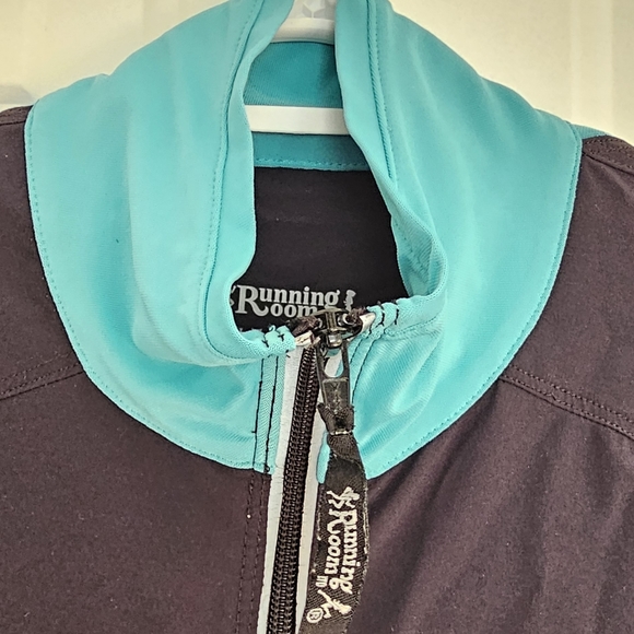 (S) Running room fit wear jersey zip up jacket - Picture 10 of 11